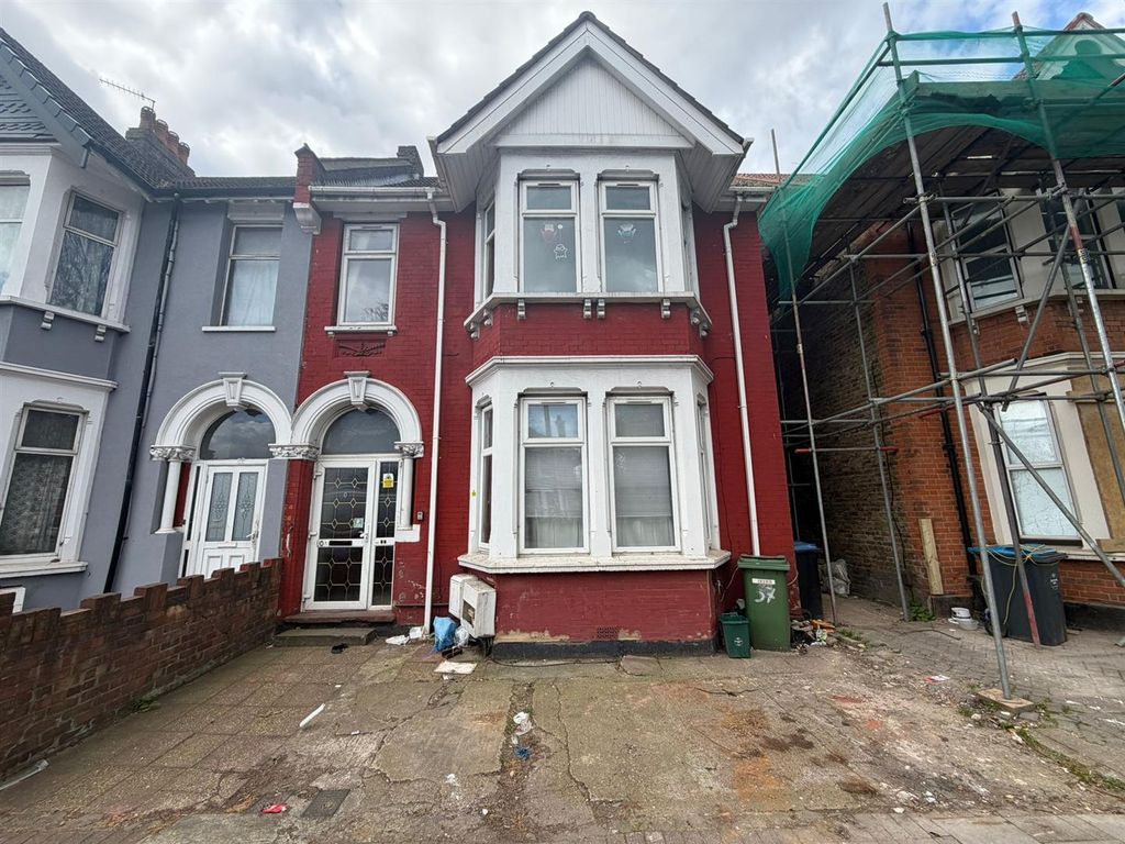 Property photo 1 of 8 Front