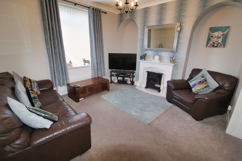 Property photo 3 of 24 Lounge