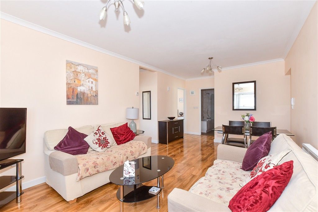 Property photo 1 of 9 Lounge/Diner