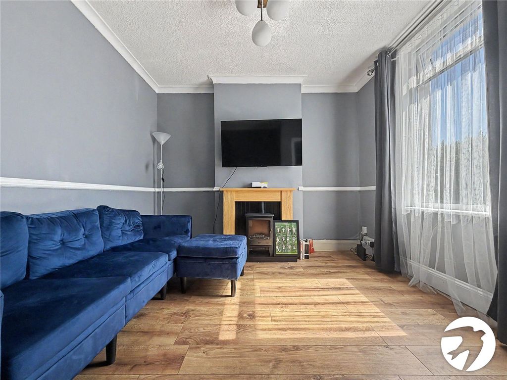 Property photo 1 of 10 Lounge
