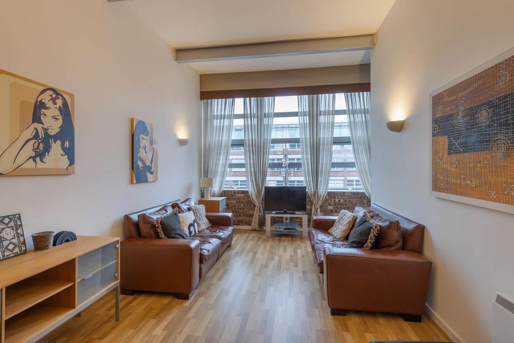 Property photo 3 of 20 Living Room