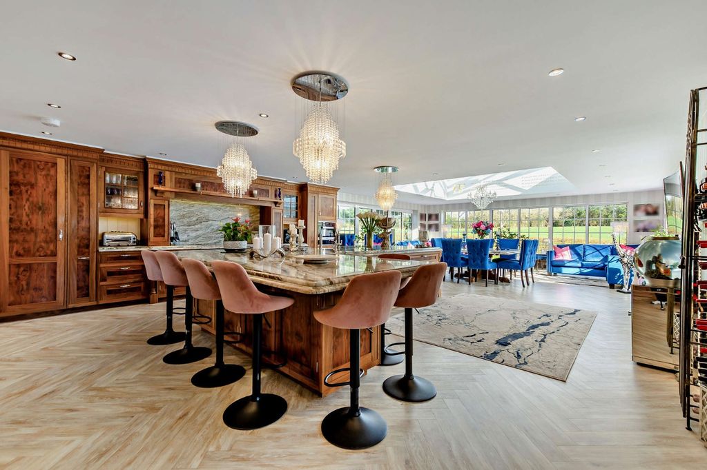 Property photo 3 of 30 Picture No. 18