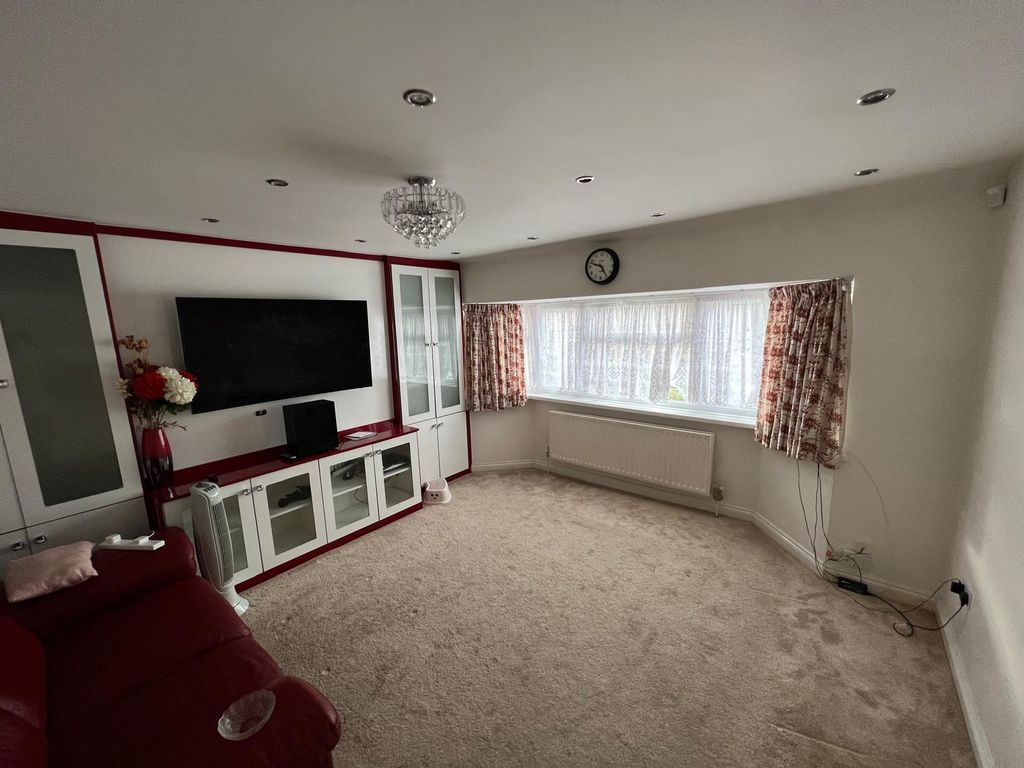 Property photo 1 of 5 2 Bed Flat To Rent