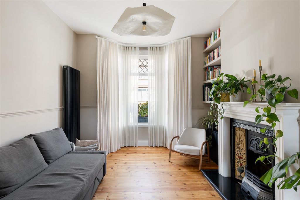 Property photo 2 of 44 Mitcham Road, E6