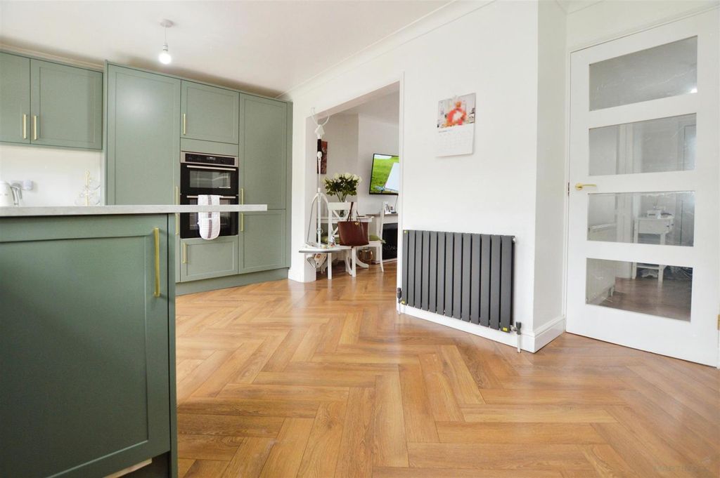 Property photo 2 of 27 Kitchen/Diner