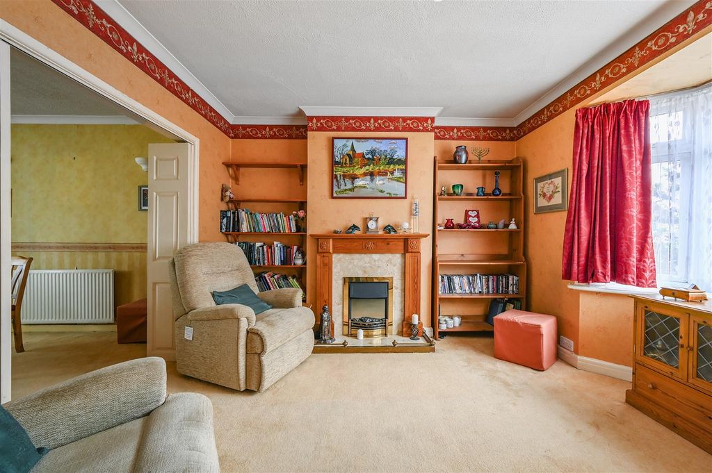 Property photo 2 of 27 St Davids Avenue (3).Jpg