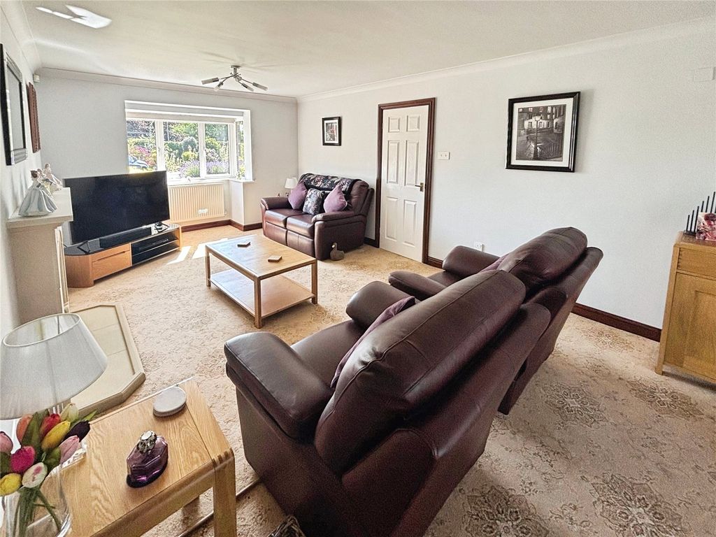 Property photo 3 of 30 Lounge