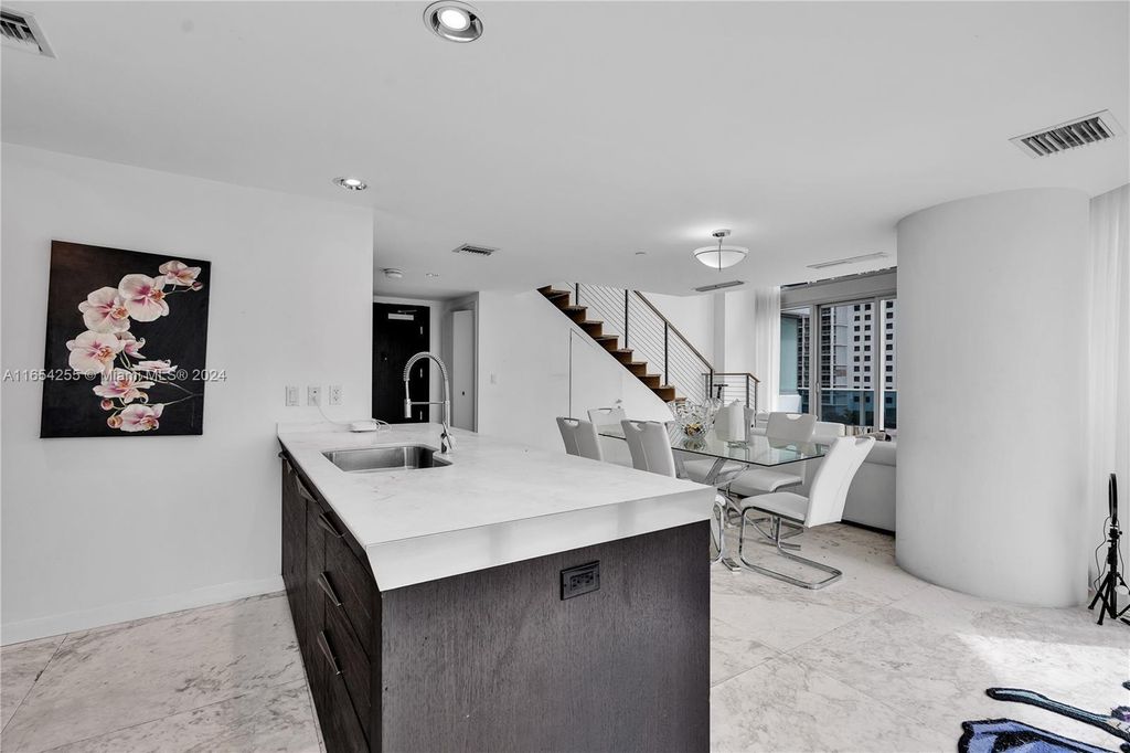 Property photo 2 of 3 <Alttext/>