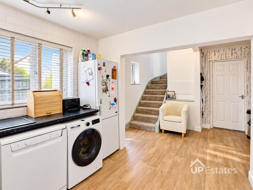 Property photo 3 of 15 Kitchen