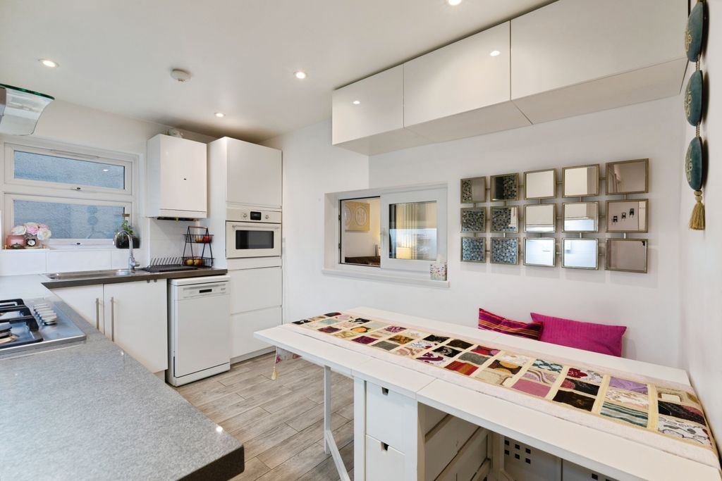 Property photo 3 of 20 3