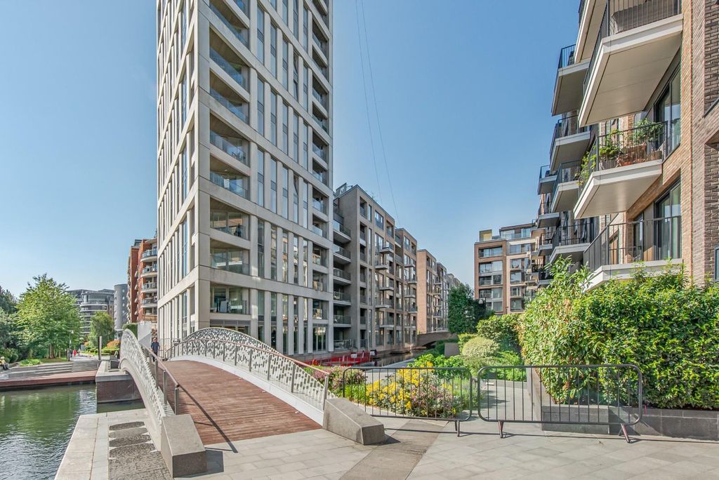 Property photo 3 of 16 Chelsea Creek Tower