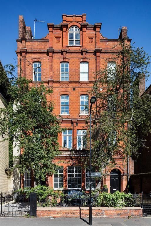 Property photo 2 of 10 Hoxton St  Front.Jpg