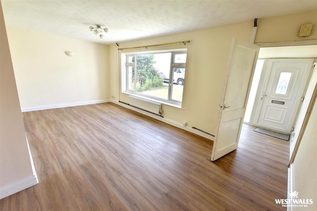 Property photo 3 of 22 12 (21).Jpg