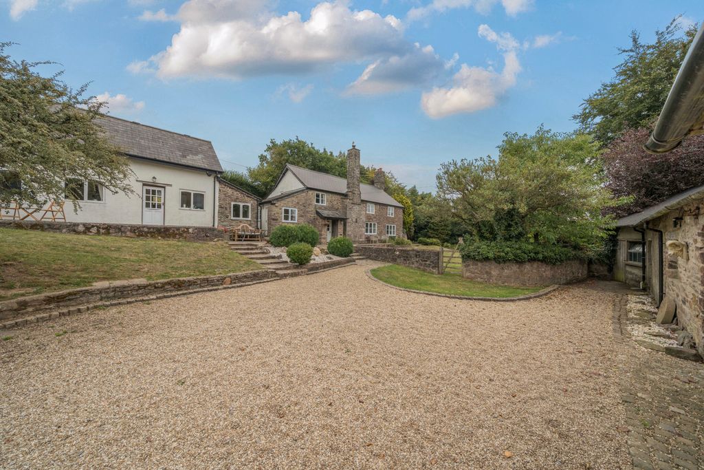 Property photo 2 of 23 Private Driveway