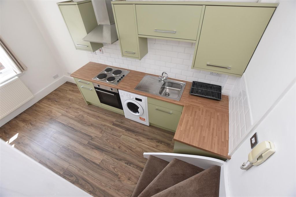 Property photo 2 of 18 Kitchen