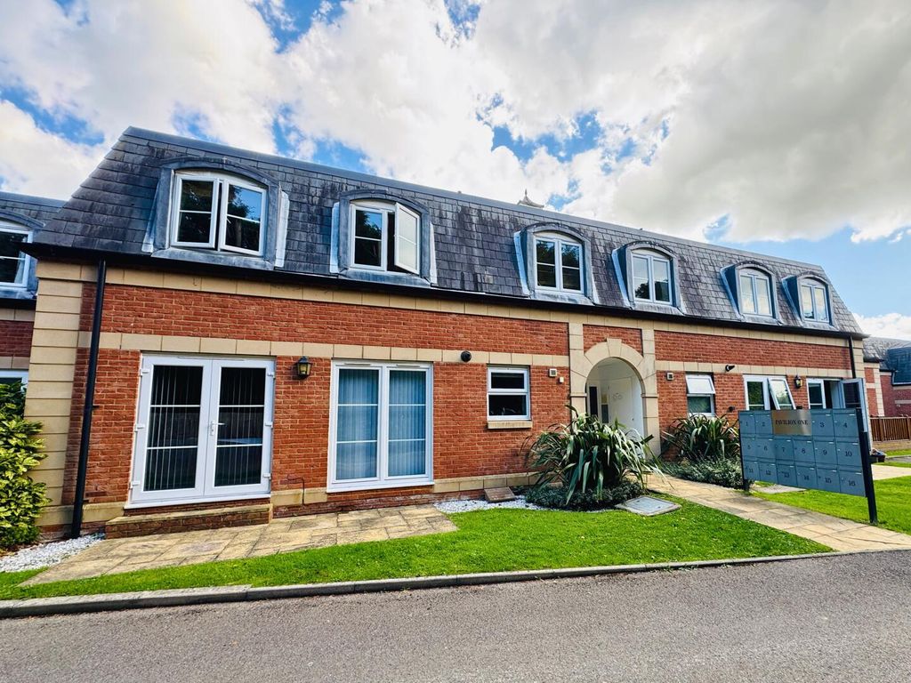 Property photo 1 of 16 Front (Exterior)