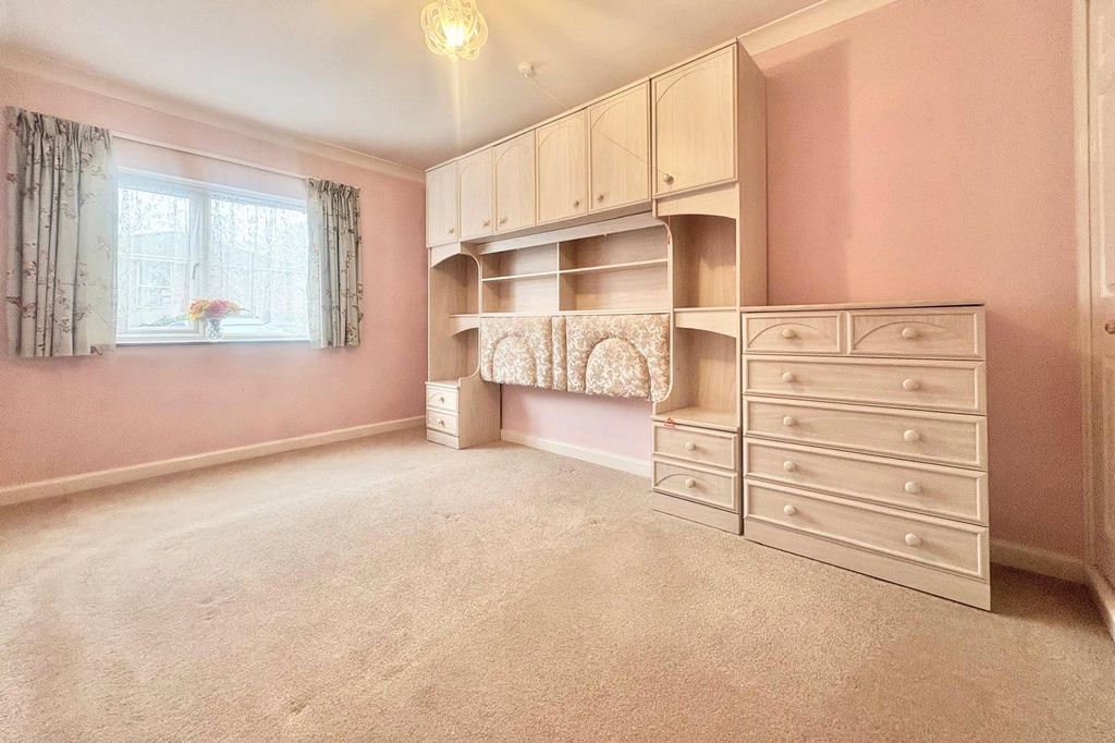 Property photo 2 of 13 Bedroom