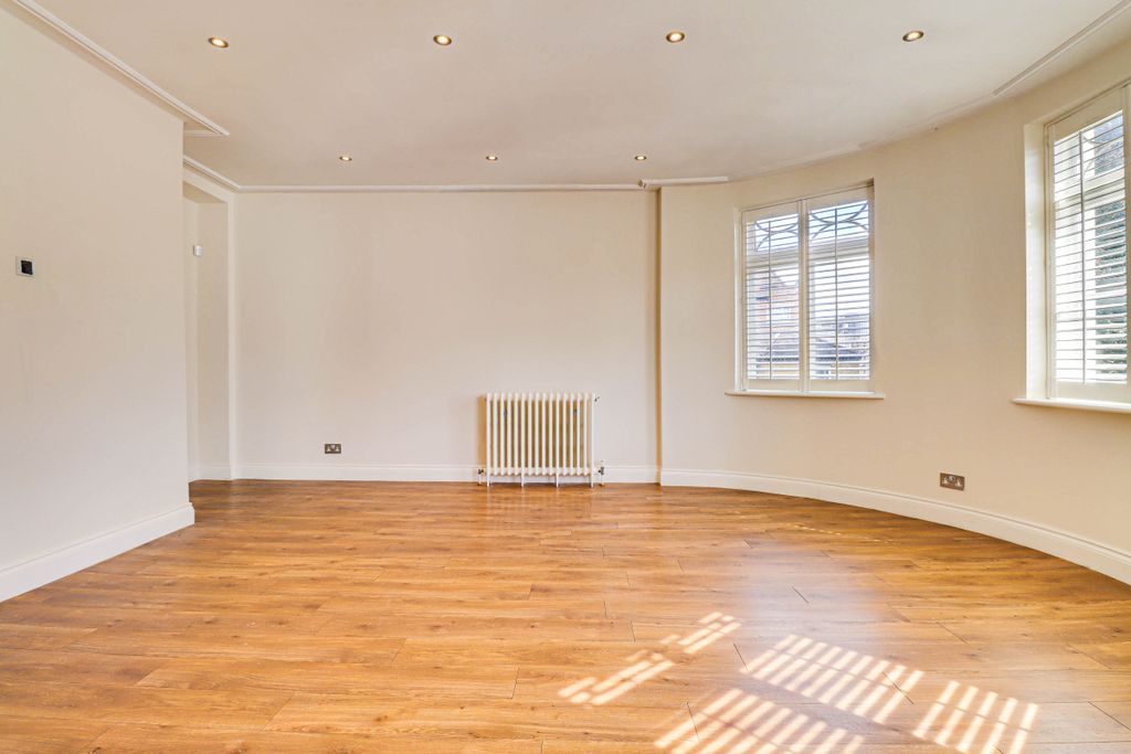 Additional image 10 of 3 bed flat for saleLeyton Green, Harpenden, Hertfordshire AL5