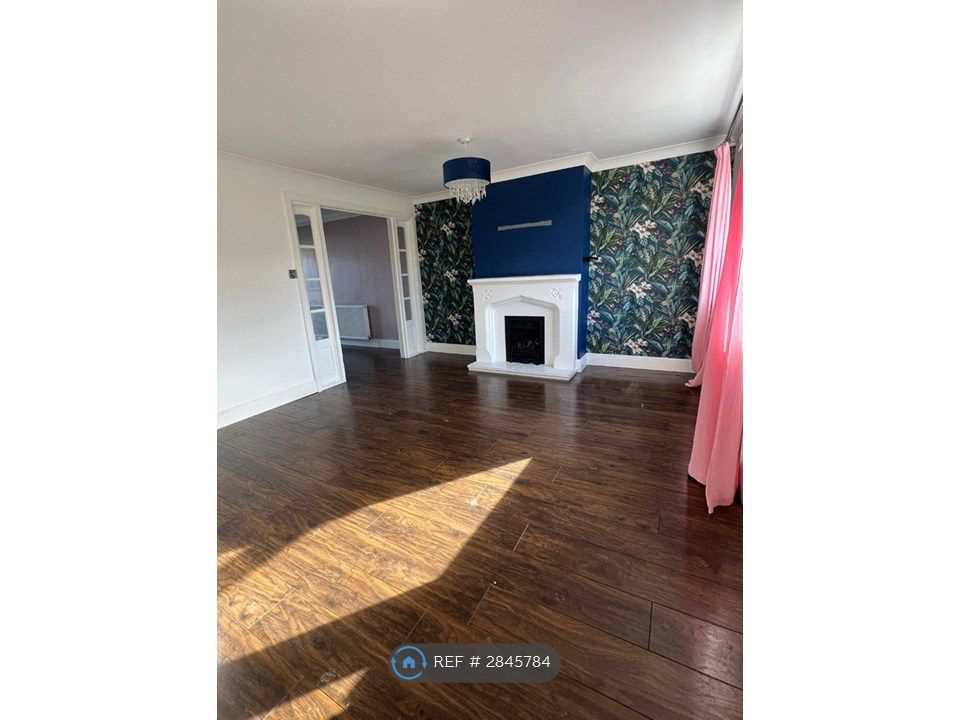 Property photo 1 of 11 Living Room