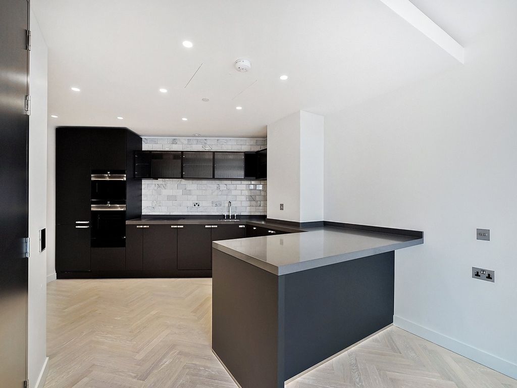 Property photo 2 of 14 One Crown Place