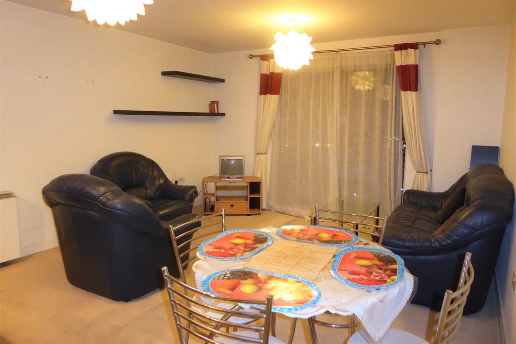 Property photo 2 of 7
