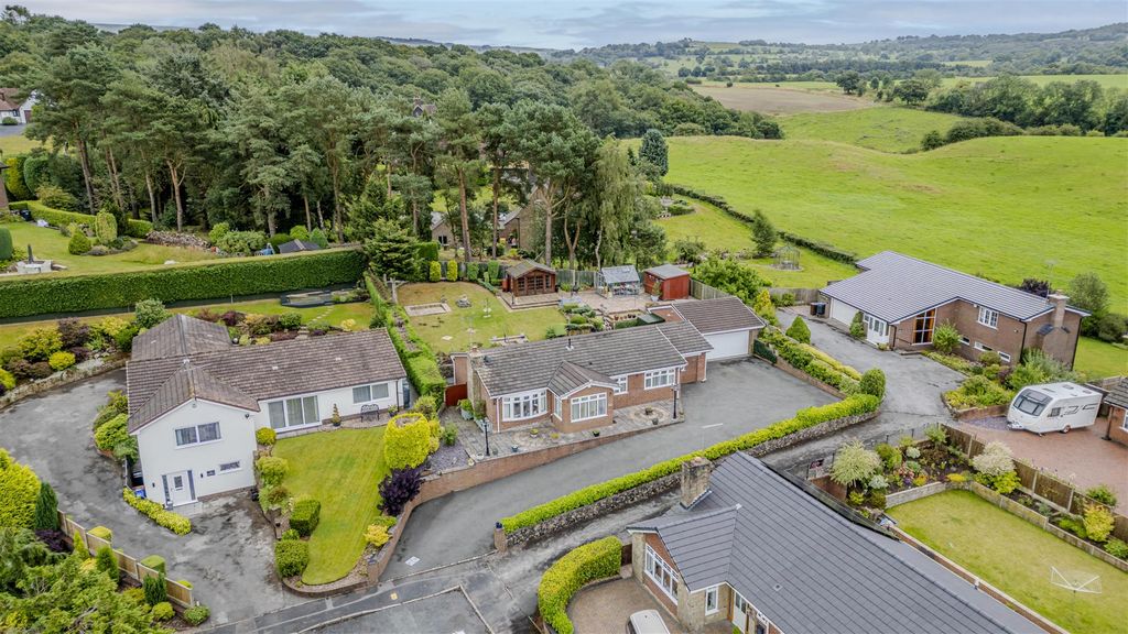 Property photo 1 of 45 Denise White Estate Agent Comments