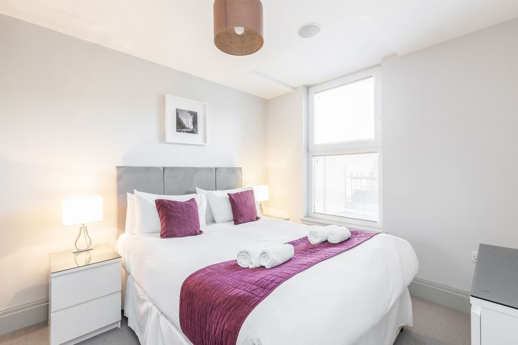 Property photo 3 of 9 Roomspace_-_The_Q...