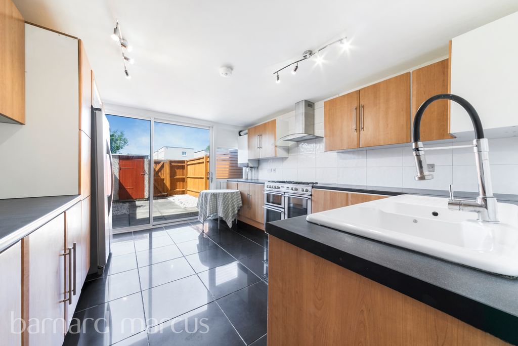 Property photo 1 of 8 Kitchen