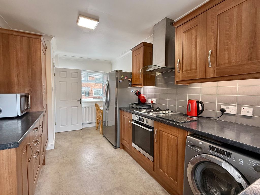 Property photo 2 of 14 Kitchen