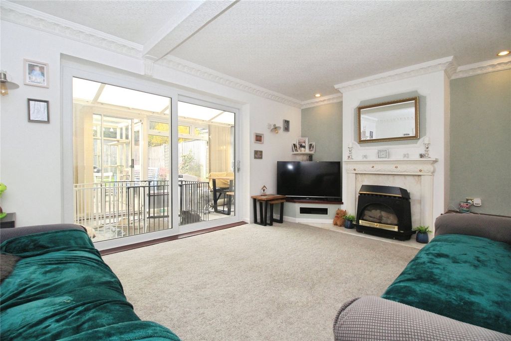 Property photo 3 of 14 Lounge