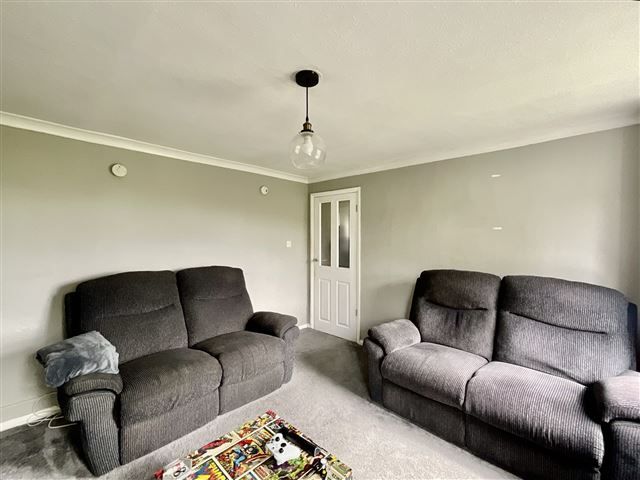 Property photo 3 of 20 Lounge