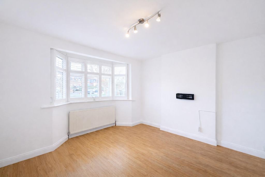 Property photo 1 of 15 Living Room