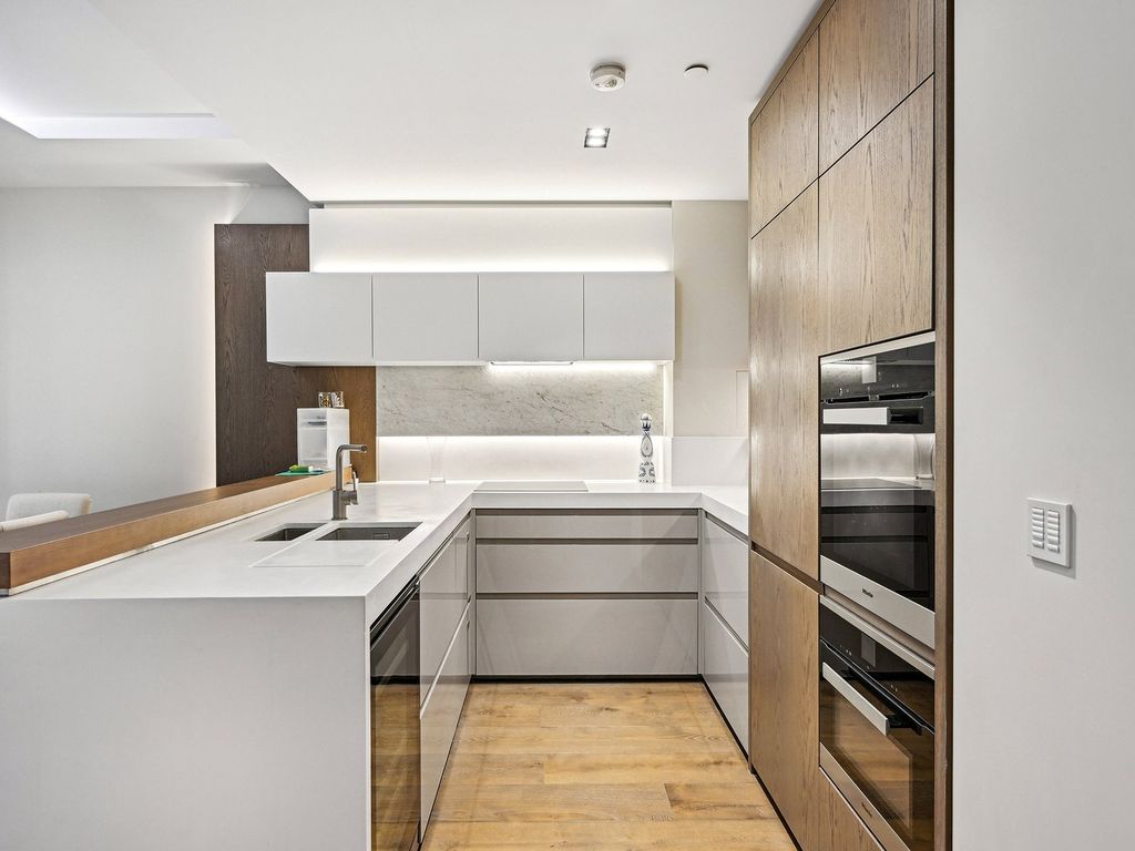 Property photo 2 of 13 Pearson Square
