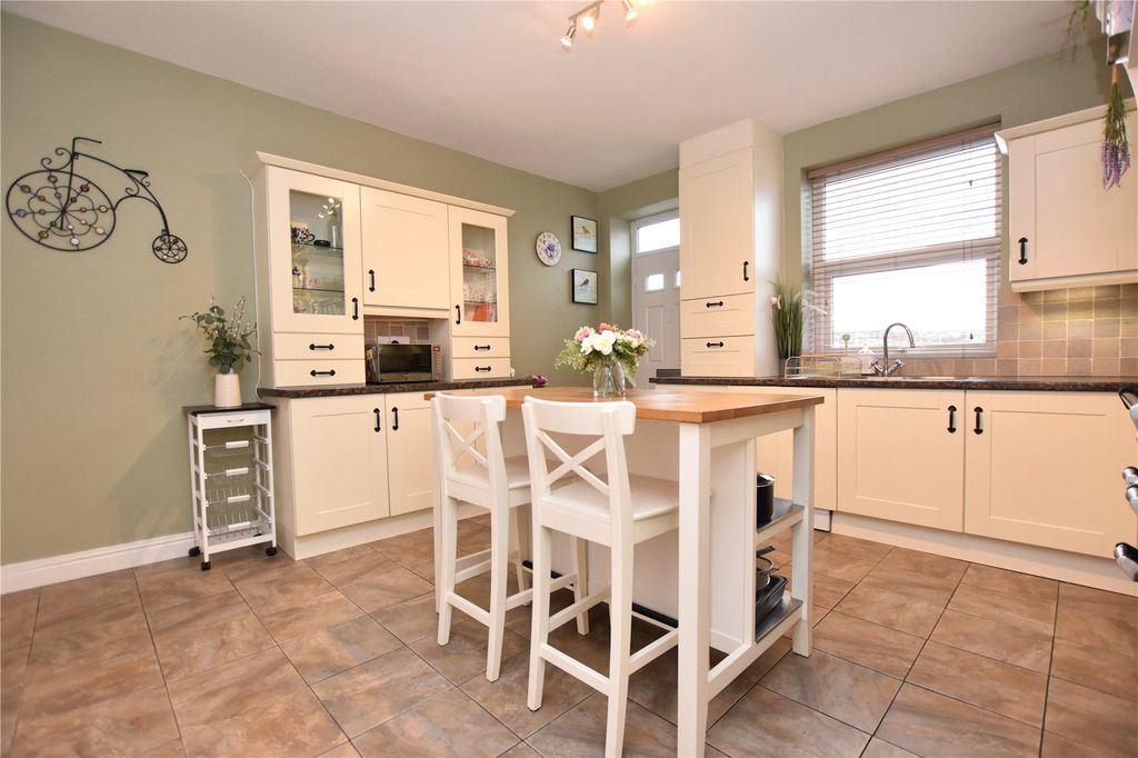 Property photo 3 of 19 Picture No. 13