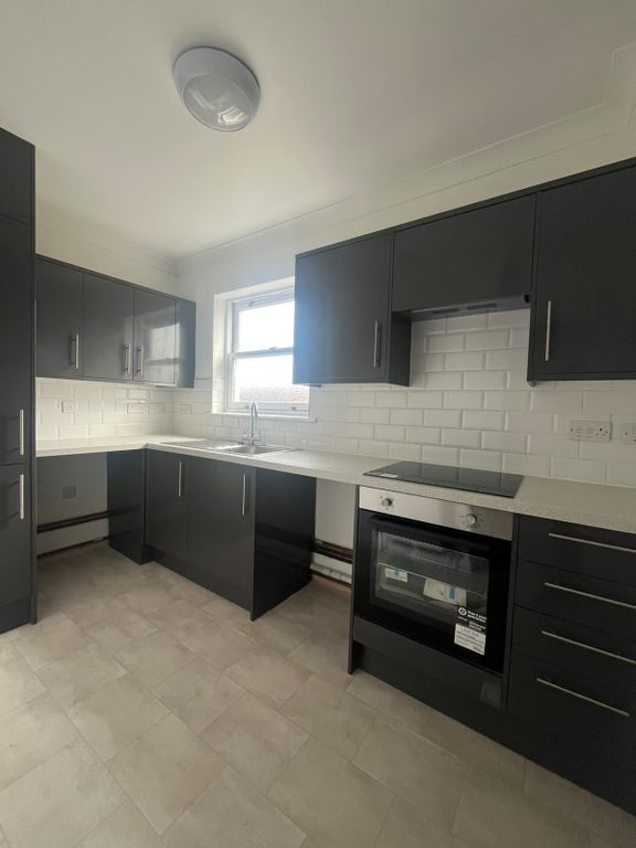 Property photo 1 of 16 2 Bedroom Refurbished Flat For Rent