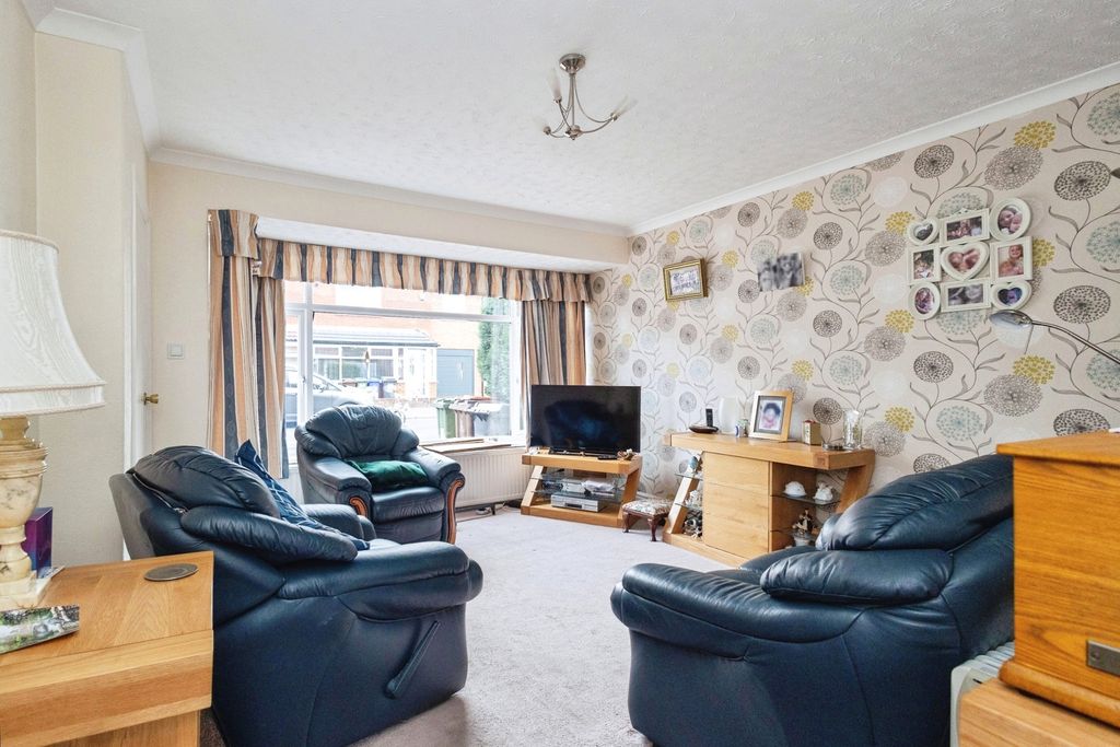 Property photo 3 of 17 Photo