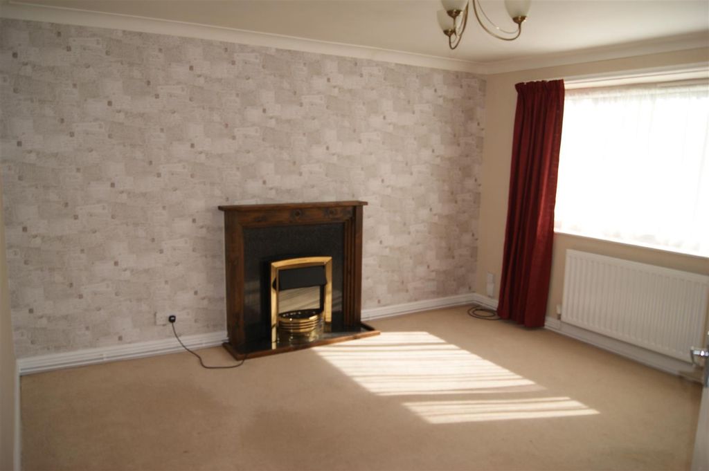 Property photo 3 of 5 Lounge