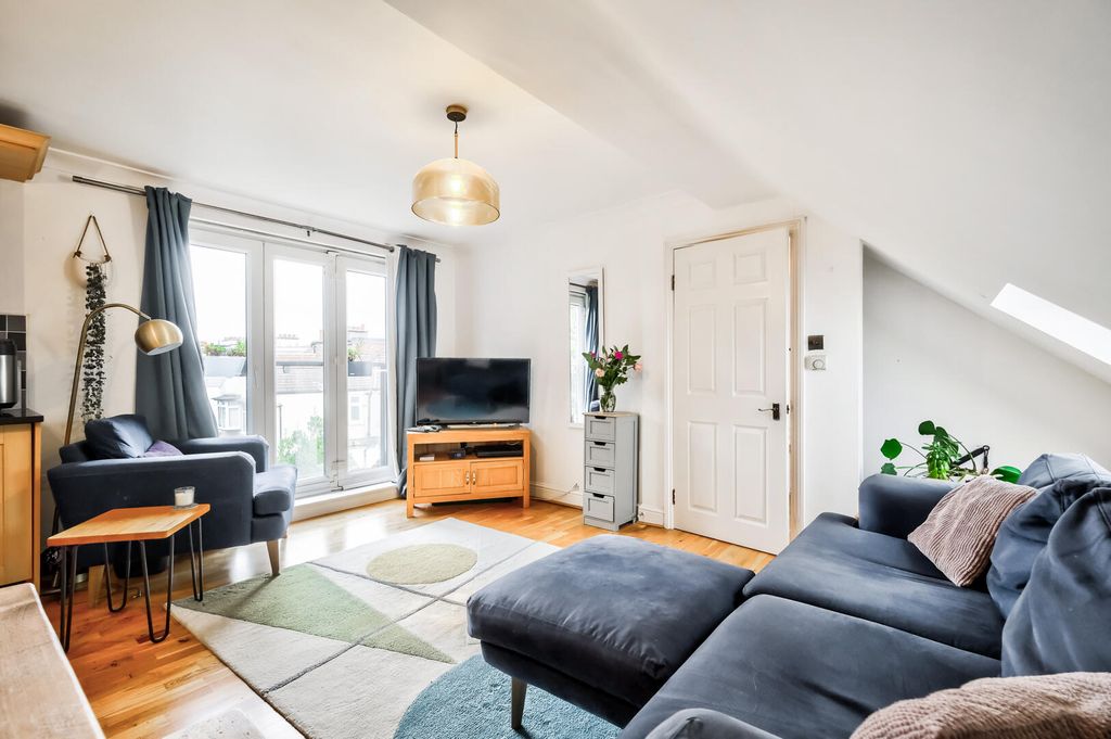 Property photo 3 of 14