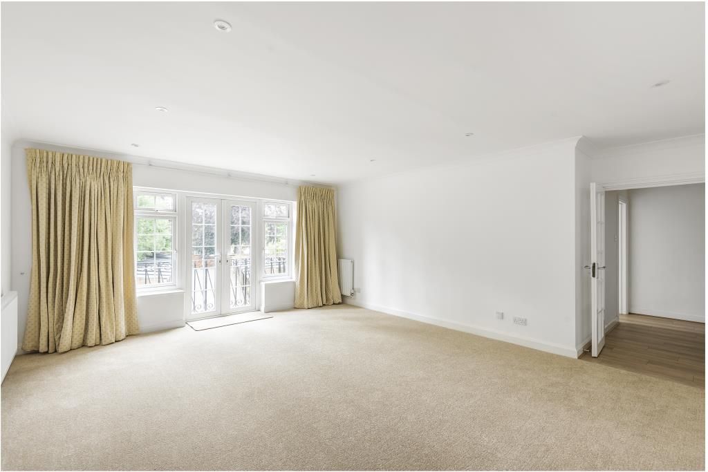 Property photo 3 of 11 Reception