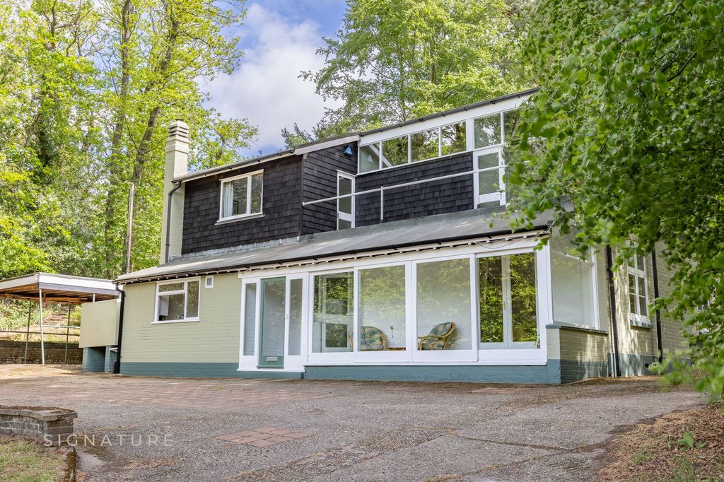 Property photo 2 of 32