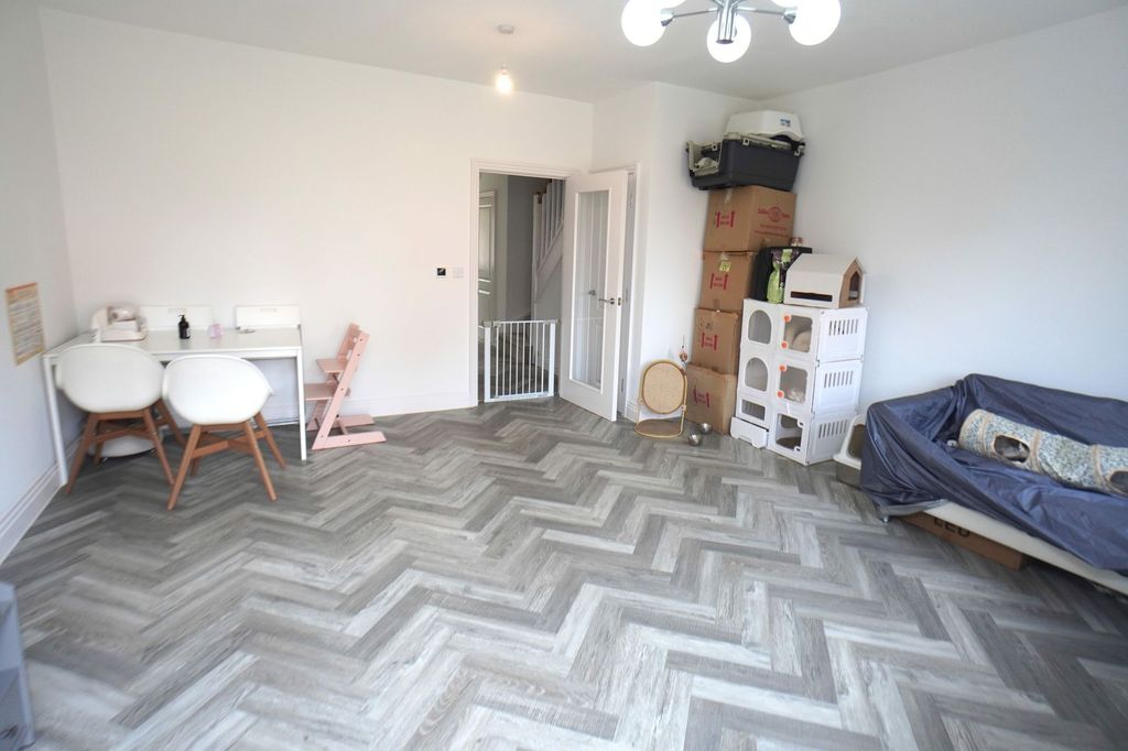 Property photo 3 of 14 Photo 9