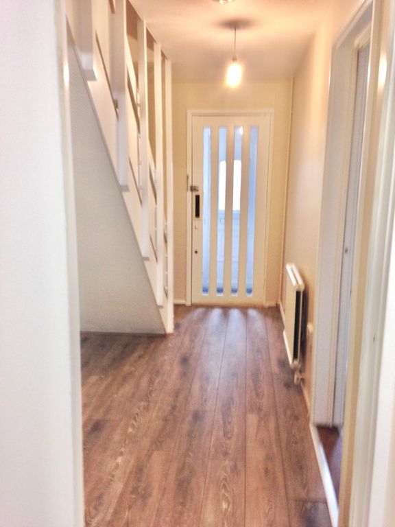 Property photo 2 of 5 Hallway