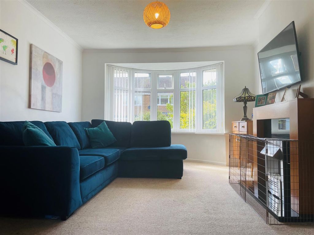 Property photo 2 of 10 Hastings Avenue 3 43.Jpg