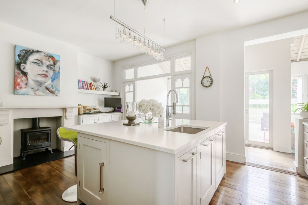 Property photo 3 of 13 859650 (4)