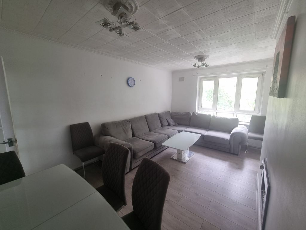 Property photo 3 of 12 4