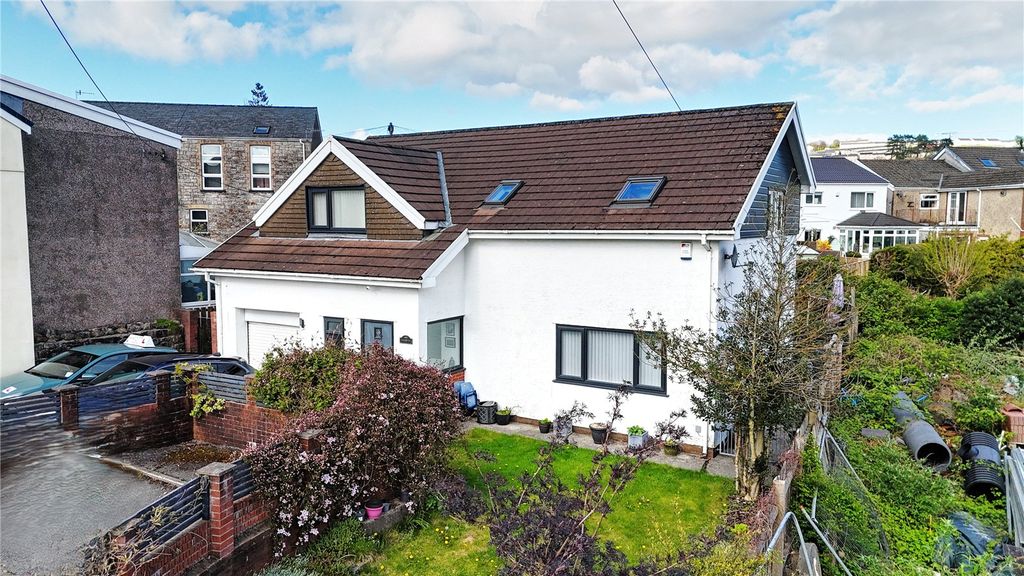 Property photo 1 of 27 Picture No. 35