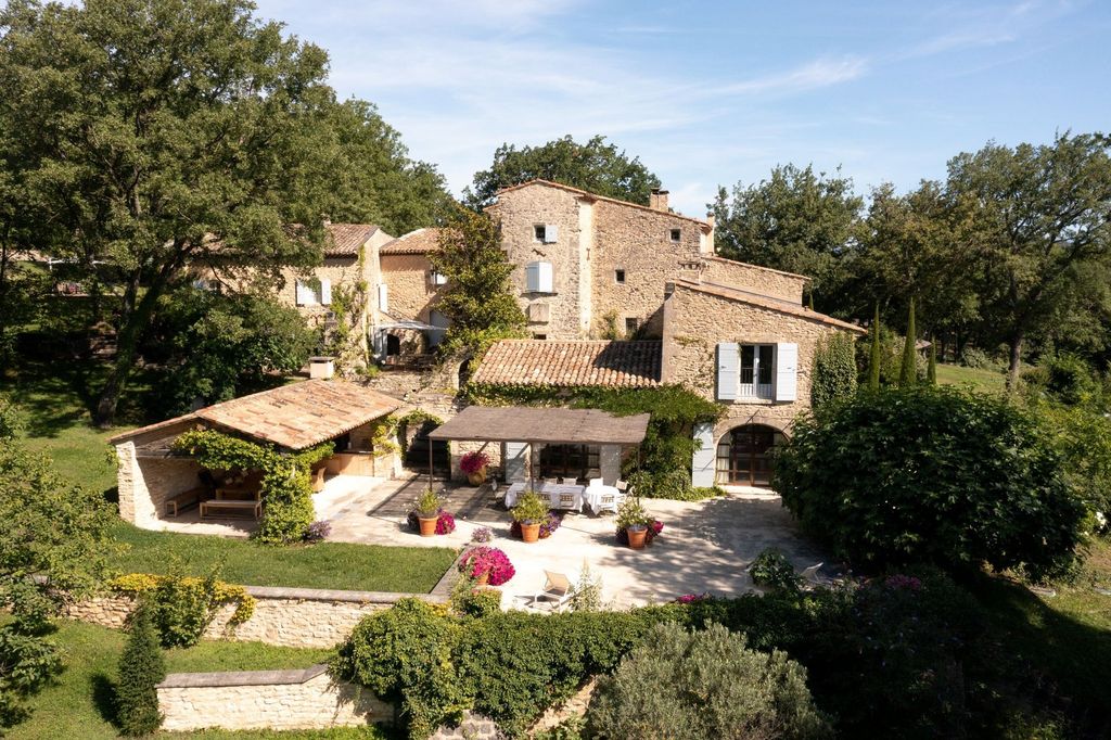 Property photo 1 of 17 Luxurious Property For Sale In Goult, A Restored Hamlet Dating From 1750 With 10 Hectares Land And Lanscaped Garden