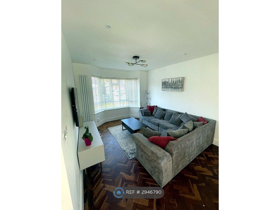 Property photo 3 of 15 Lounge