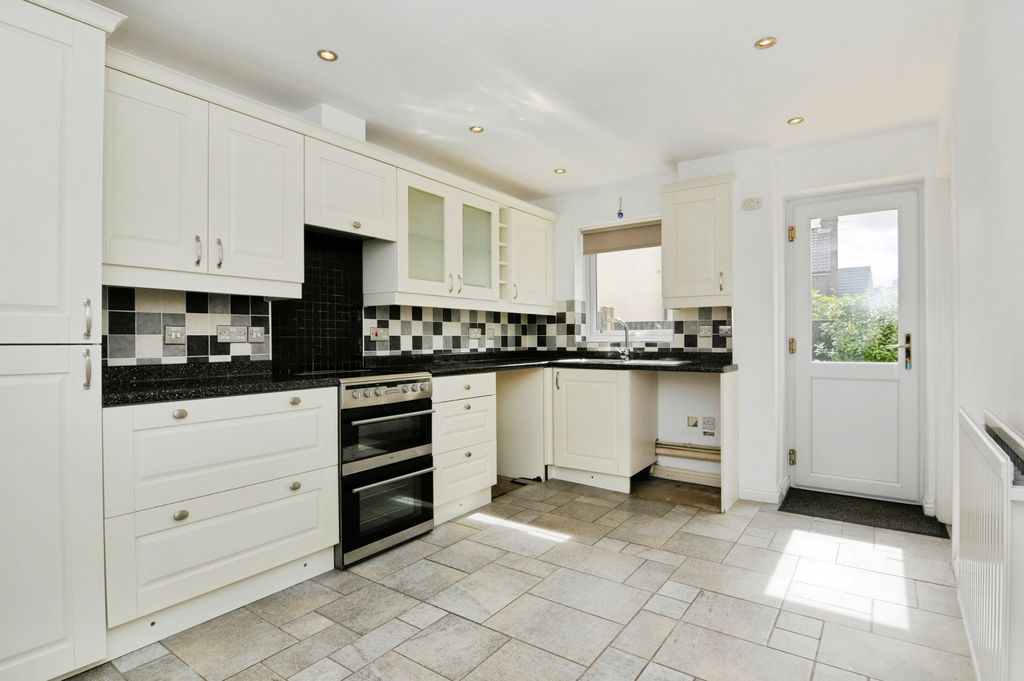 Property photo 3 of 18