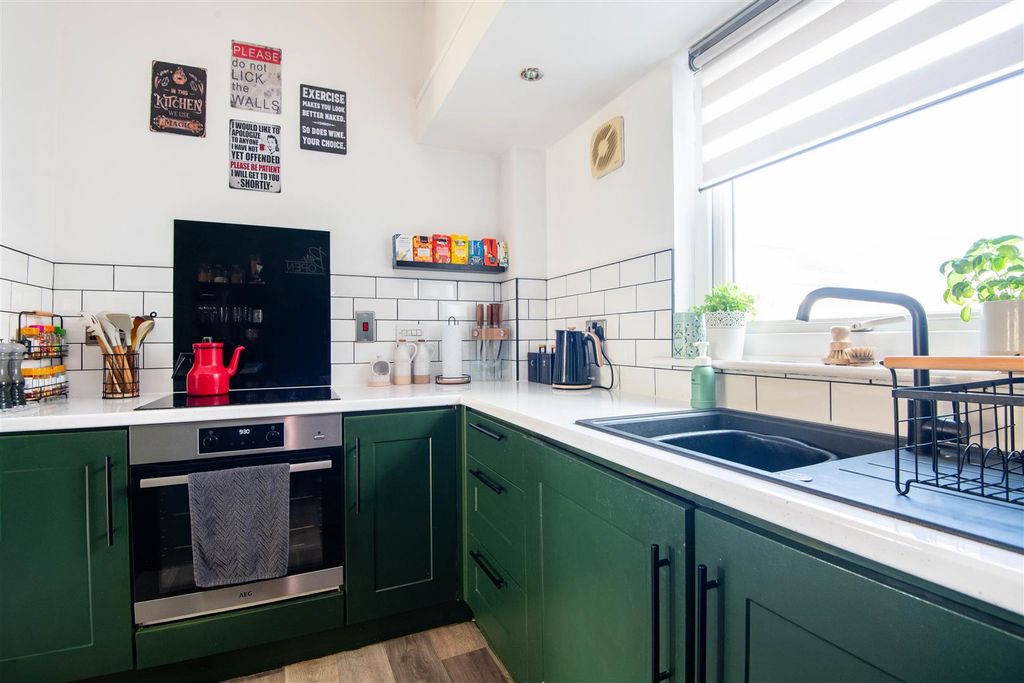 Property photo 3 of 16 Kitchen